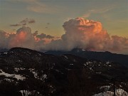97 Nuvoloni colorati di tramonto sul Canto Alto